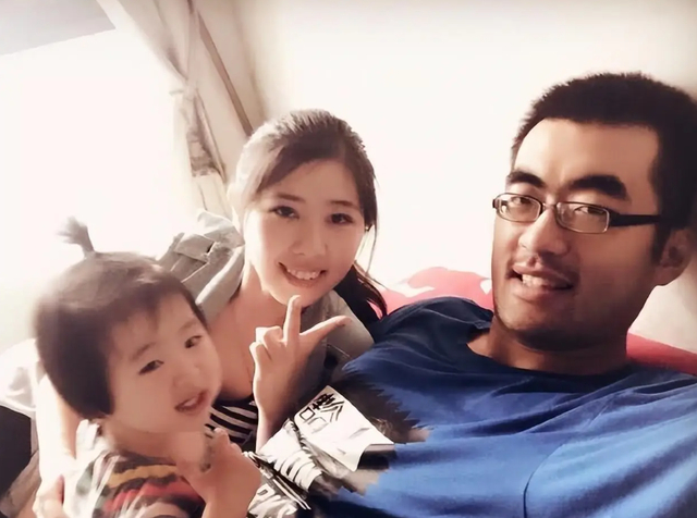 39岁张兆旭近况:转型当教练,2米2依旧强壮,娶1米5娇妻很幸福|杨翰森|上海男篮|篮板|杨瀚森|姚明_新浪体育_新浪新闻