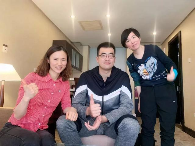 39岁张兆旭近况:转型当教练,2米2依旧强壮,娶1米5娇妻很幸福|杨翰森|上海男篮|篮板|杨瀚森|姚明_新浪体育_新浪新闻